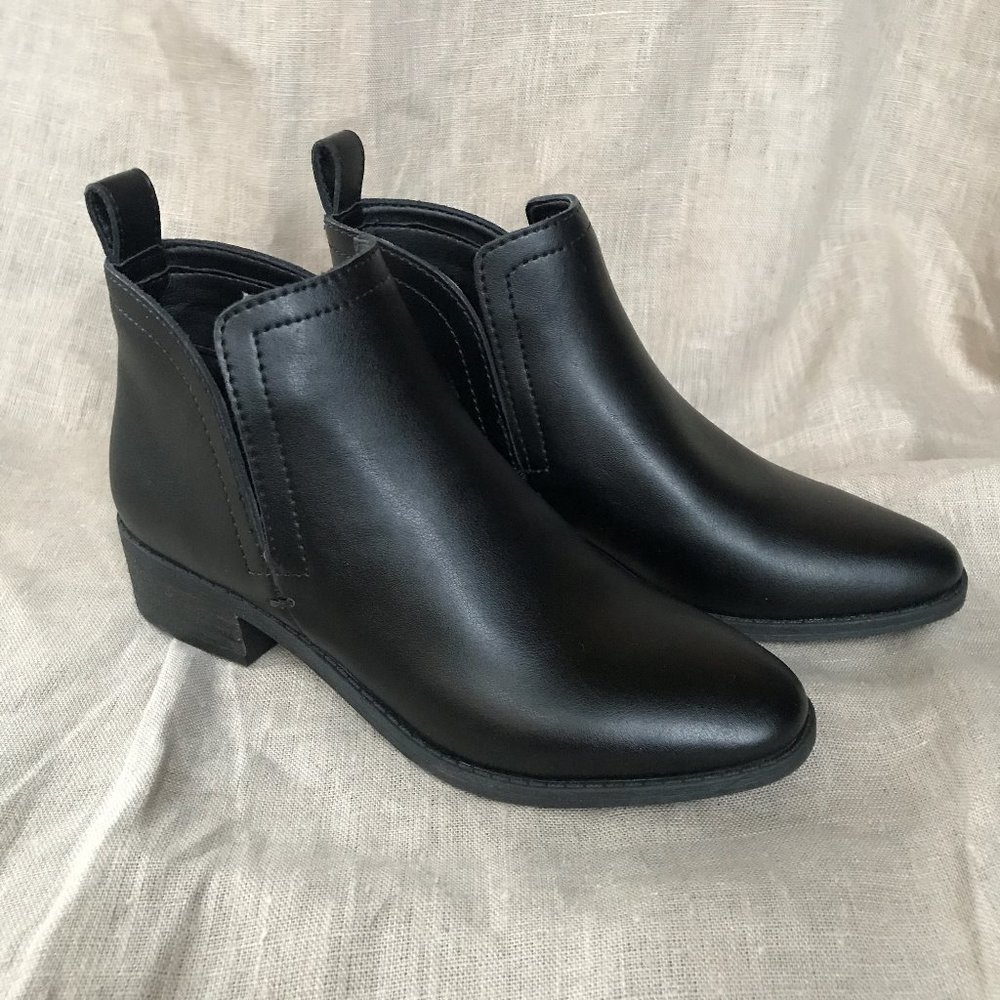 Dolce Vita Tivon Black Slip on Booties in Onyx - Picture 6 of 13